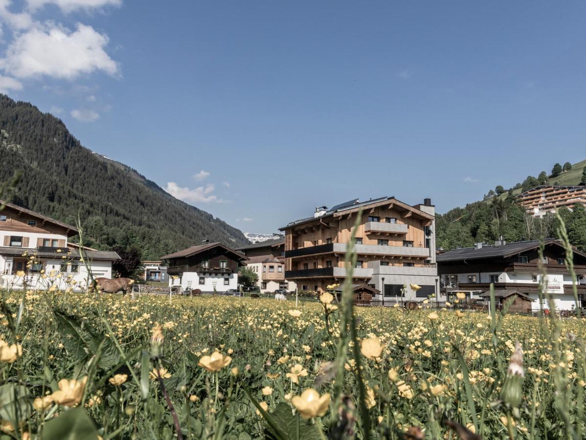 Frau Gans - Pure Mountain Apartments Saalbach-Hinterglemm Exterior foto